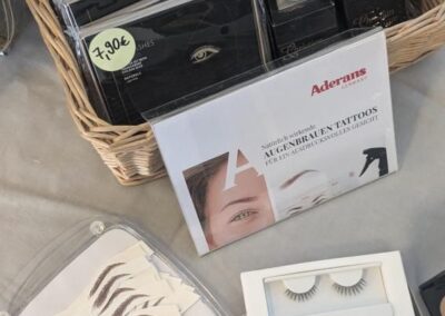 Augenbrauen Tattoos und Künstliche Lashes